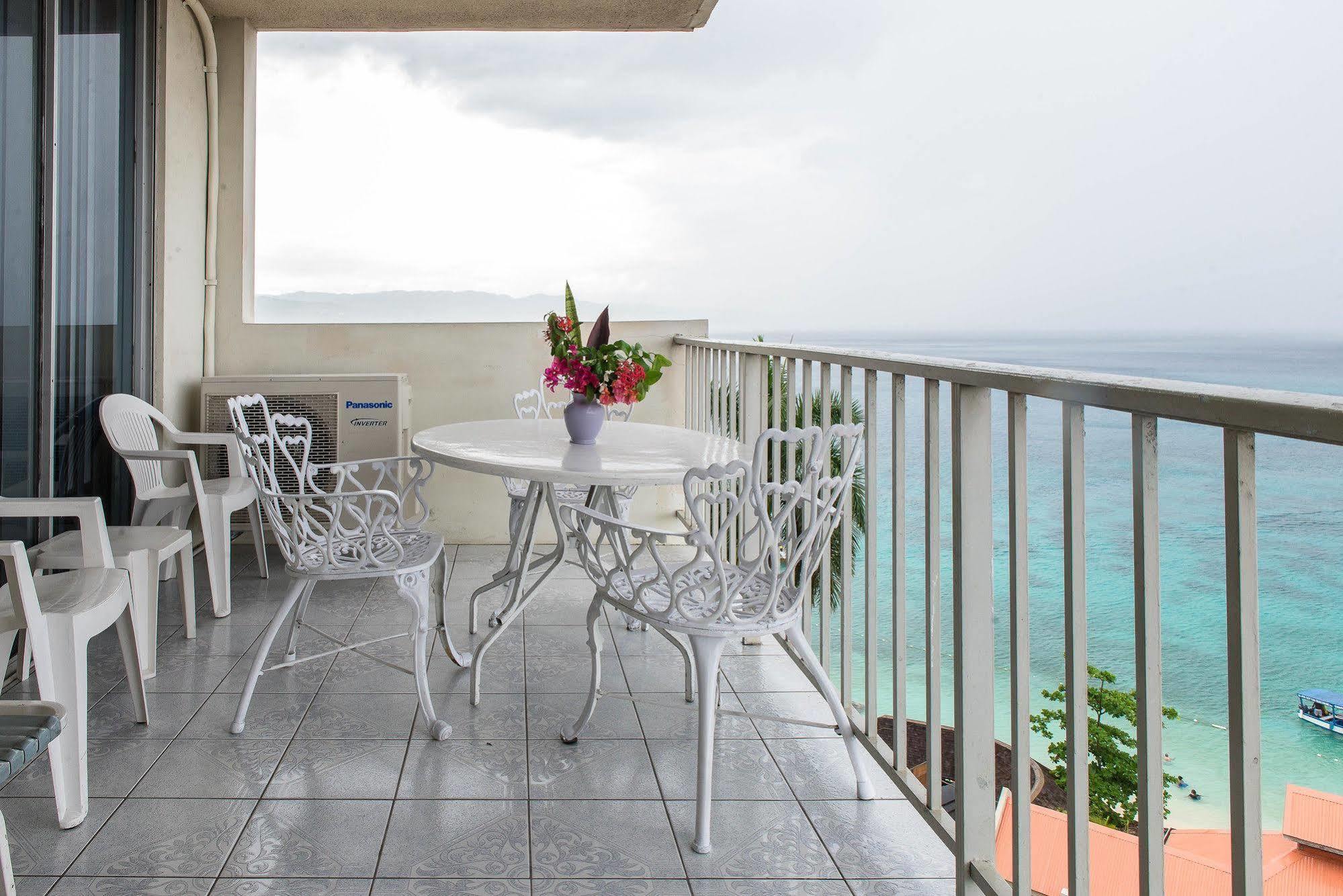 Coral Reef Beach Suite At Montego Bay Club Resort Exterior photo